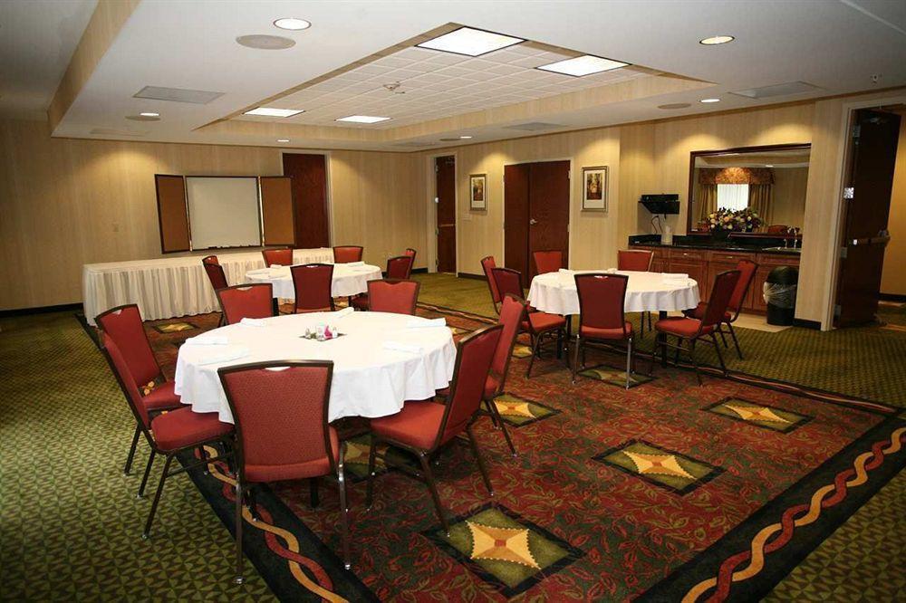 Hilton Garden Inn אלקהארט מראה חיצוני תמונה