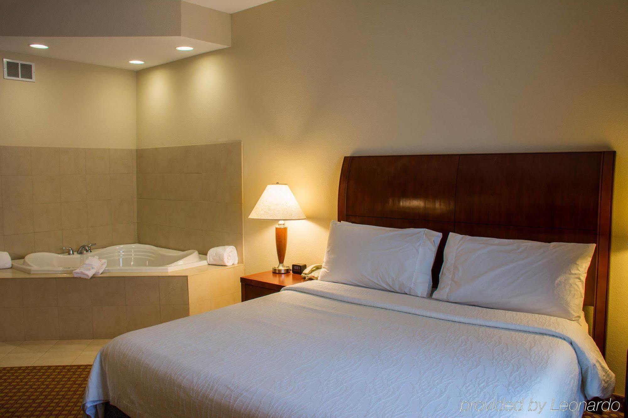 Hilton Garden Inn אלקהארט מראה חיצוני תמונה